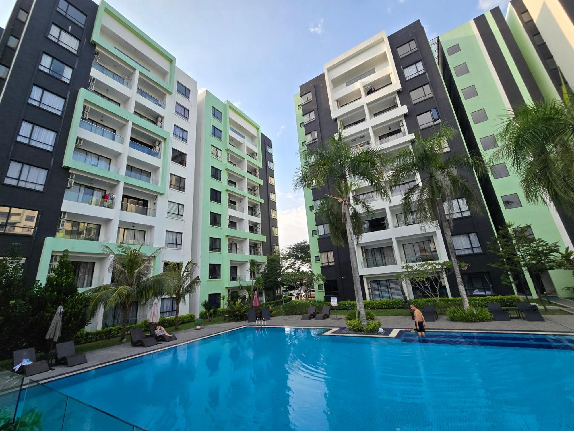 Manhattan - Jalan Pasir Puteh - *