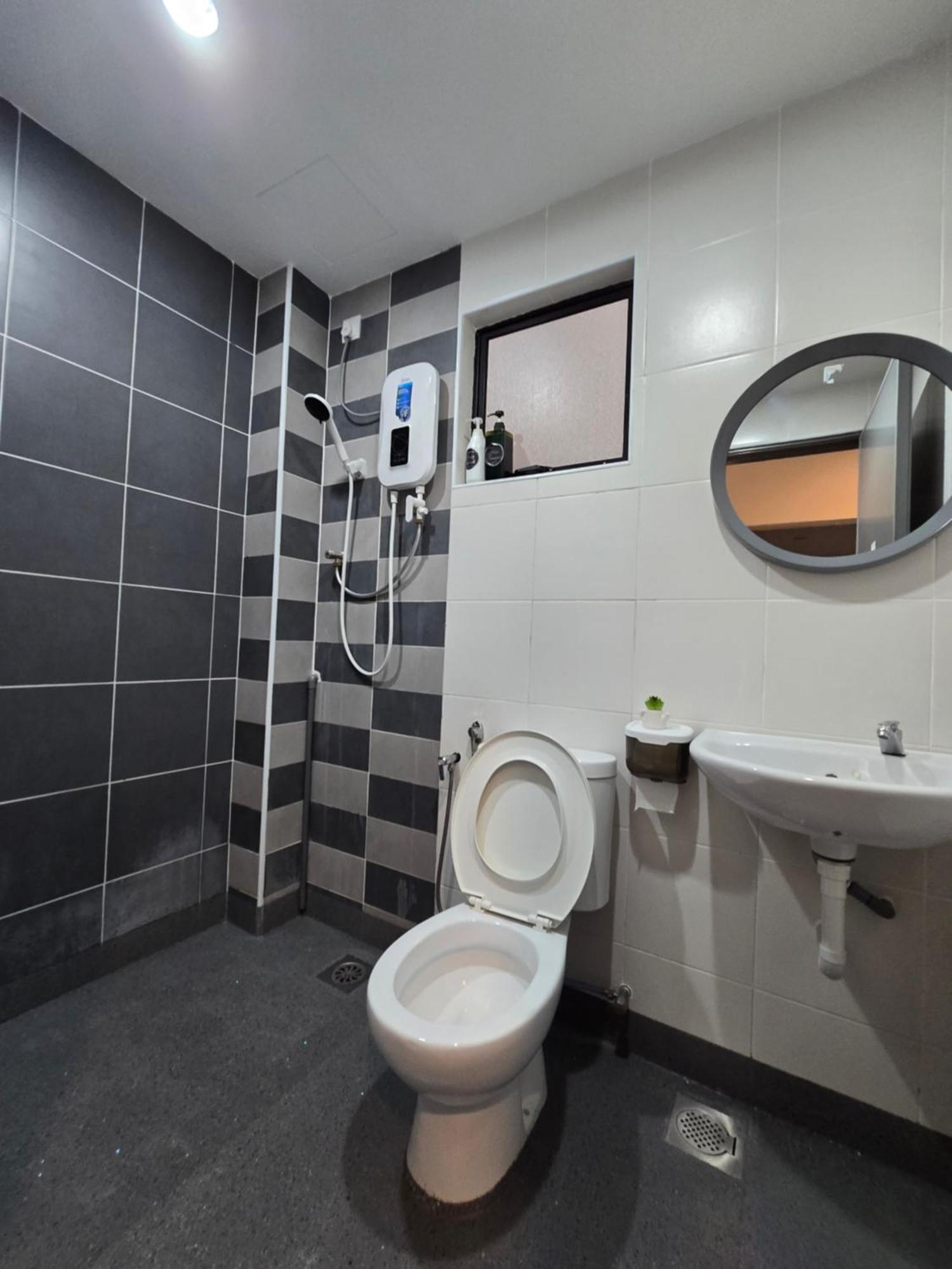 Aparthotel Manhattan - Jalan Pasir Puteh - *